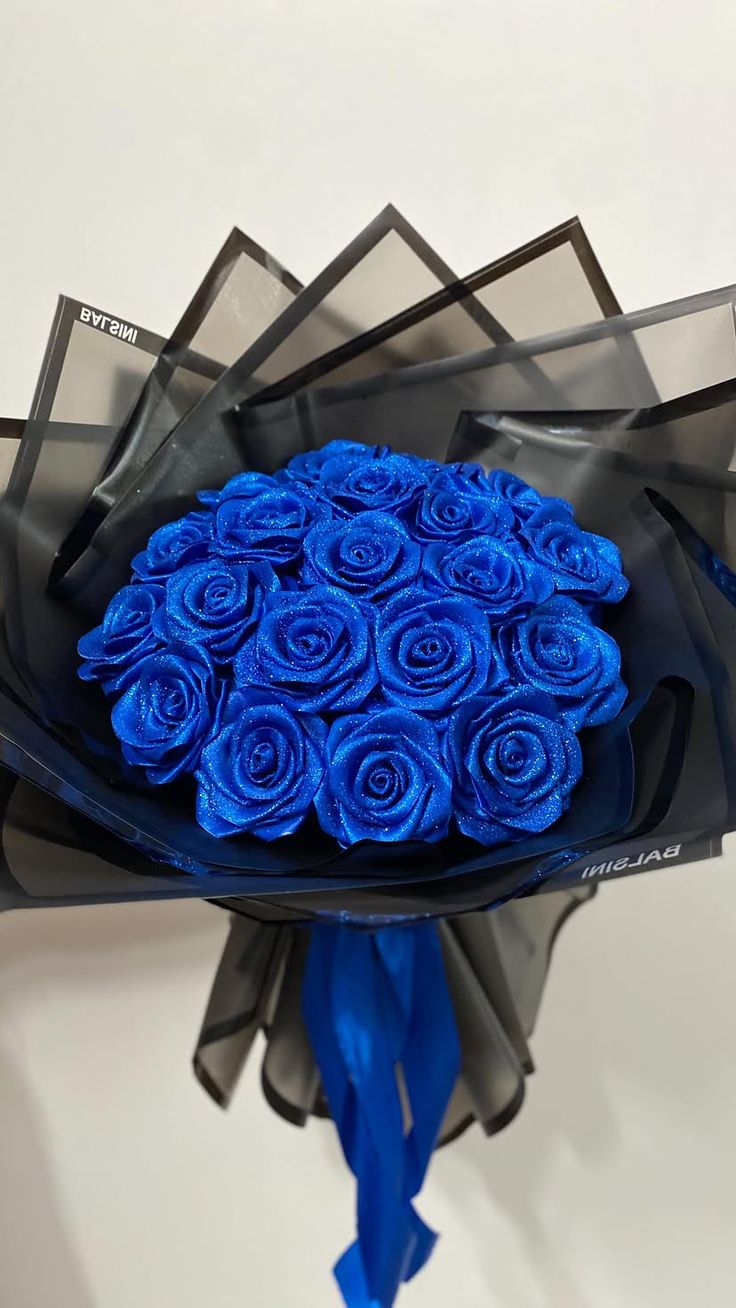 دسته گل ۲۰ شاخه رز در رنگ‌بندی متنوع